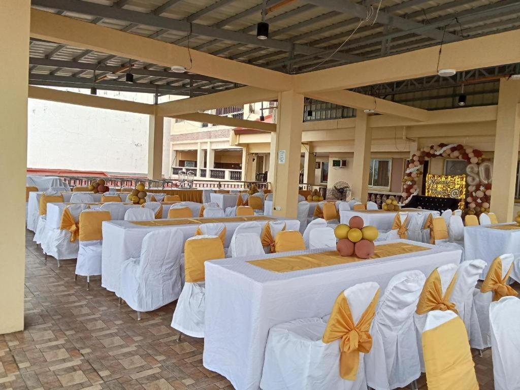 Suzuki Beach Hotel Олонгапо Екстериор снимка