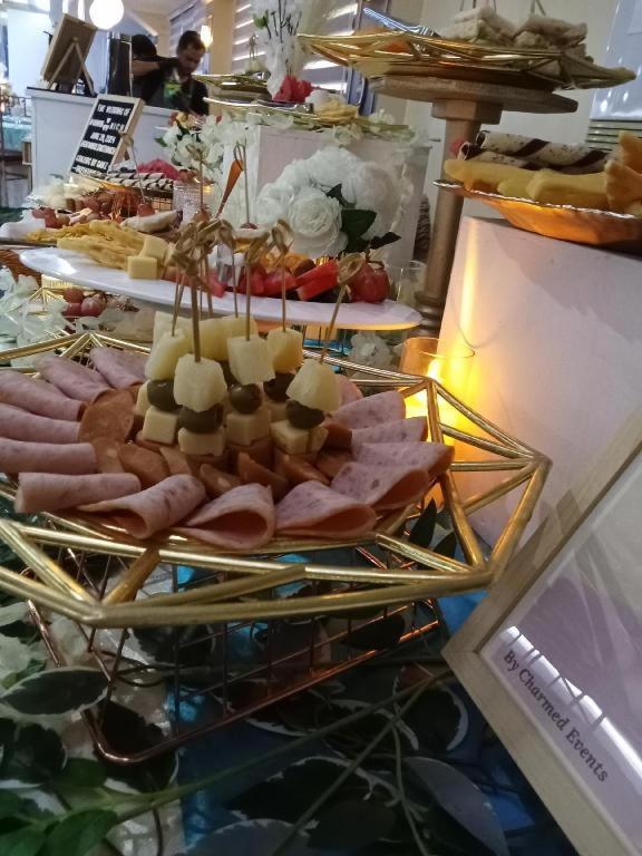 Suzuki Beach Hotel Олонгапо Екстериор снимка