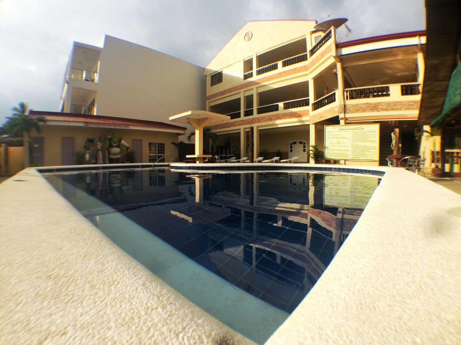 Suzuki Beach Hotel Олонгапо Екстериор снимка