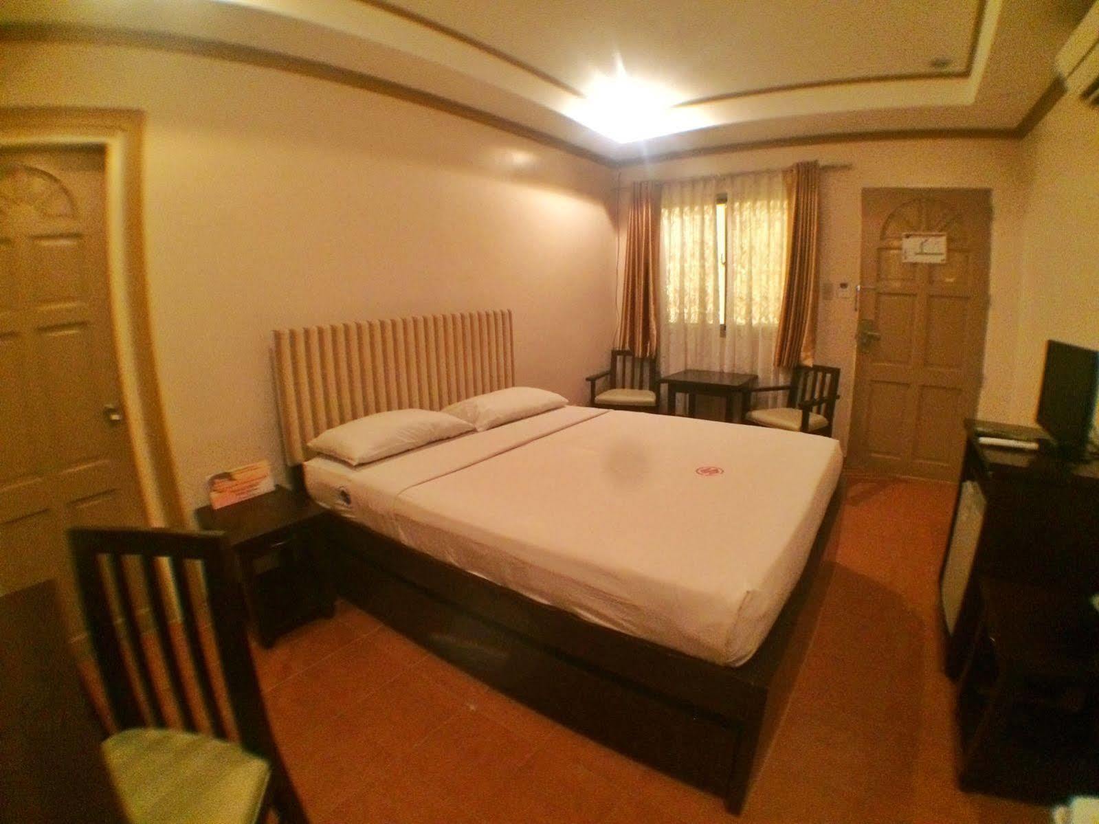 Suzuki Beach Hotel Олонгапо Екстериор снимка