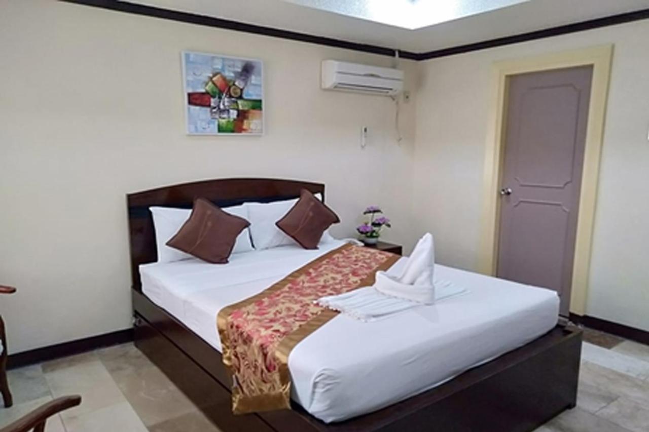 Suzuki Beach Hotel Олонгапо Екстериор снимка