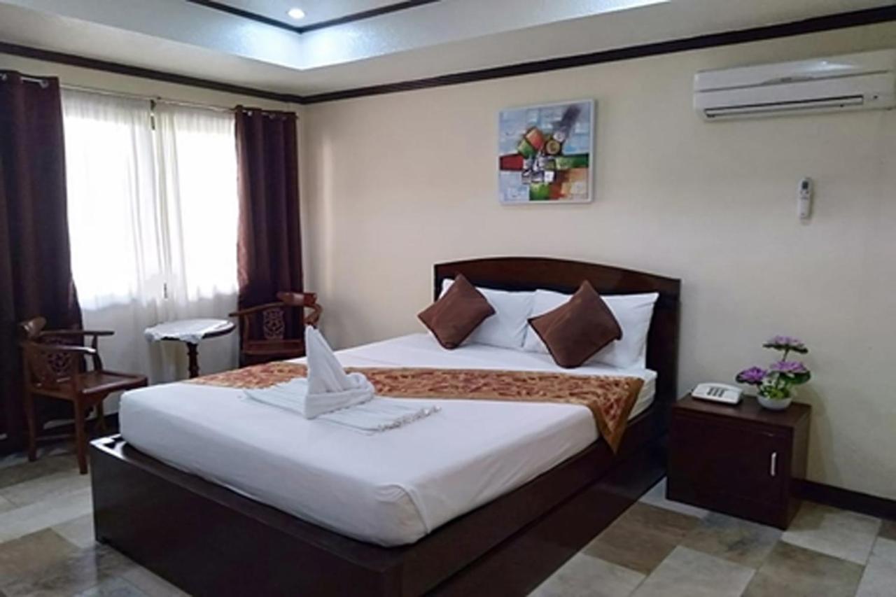 Suzuki Beach Hotel Олонгапо Екстериор снимка