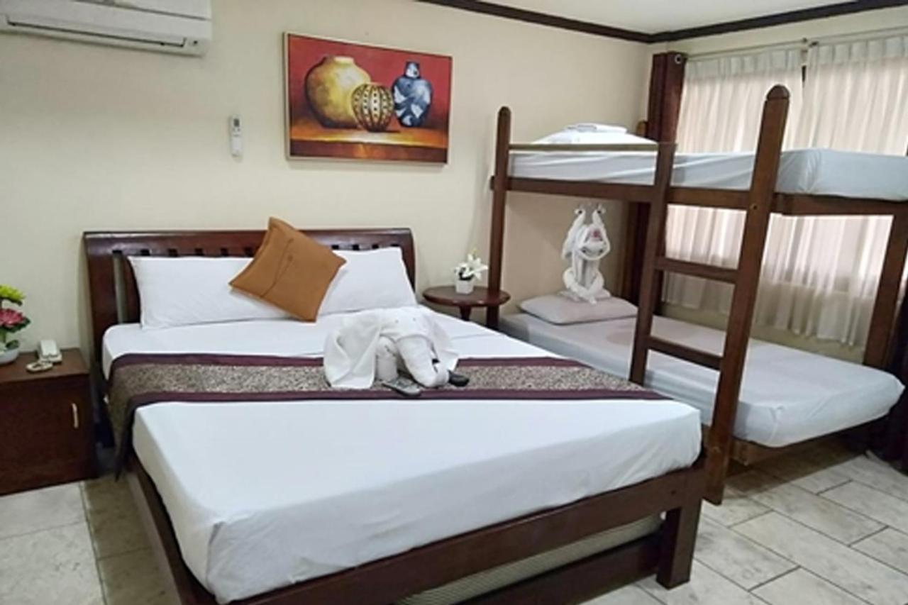 Suzuki Beach Hotel Олонгапо Екстериор снимка